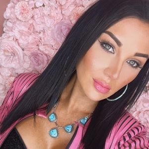 Meet your Posher, Devon